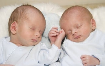 How to set up a sleep schedule for your twins?