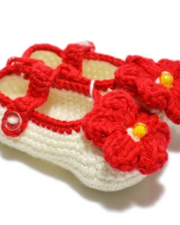 Off-white crochet baby booties, soft and warm for winter festivals