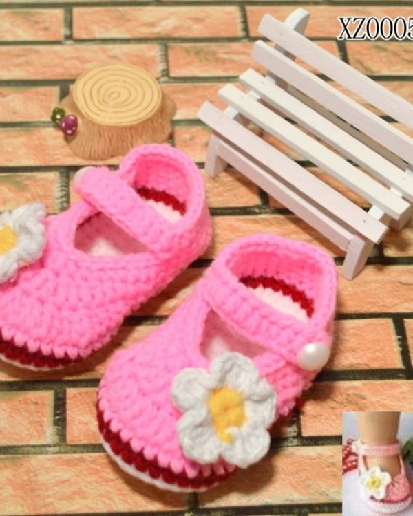 Pink crochet baby shoes for girls, cute and stylish for festivals or gifting
