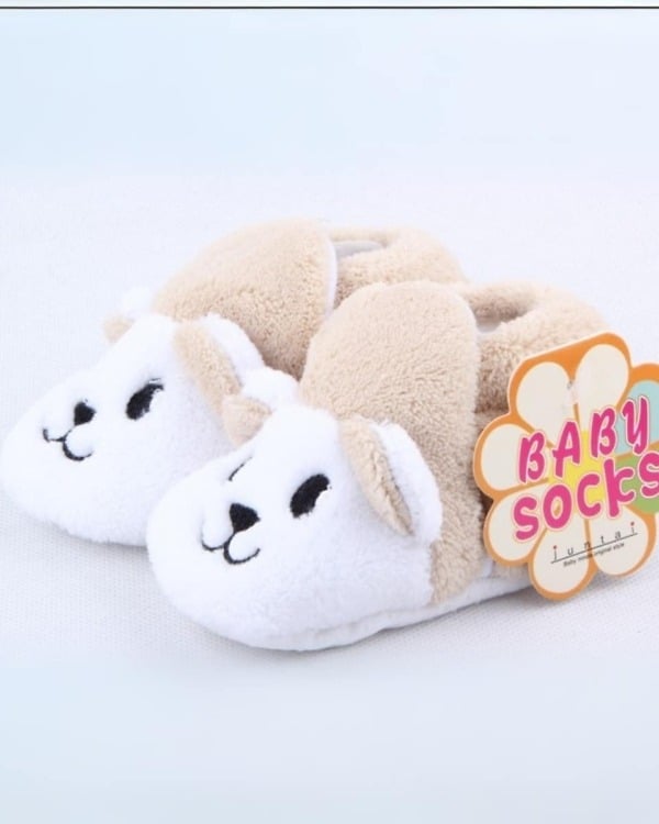 Bear-shaped beige and white shoes for toddler girls, cute and comfortable for gifting or events