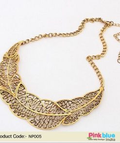 Partywear Fashionable Necklace Girls in Golden with Intricate Pattern