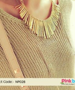 Enticing Women Necklace Jewelry in Sleek Golden Plates Arranged Together