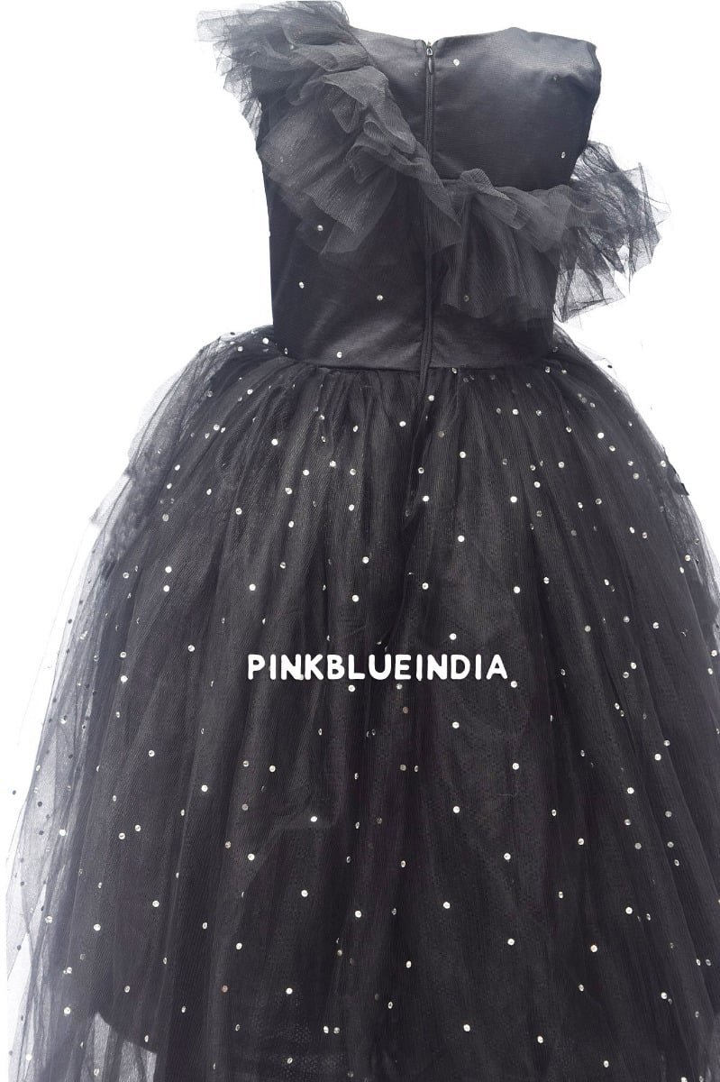 Pin by Sumiya on Cute dpz for FB and what's app | Girls black dress, Wear black  dresses, Stylish black dress