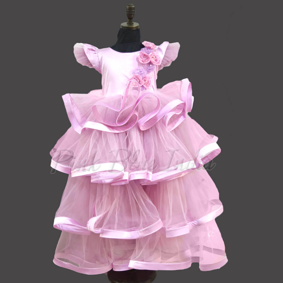 OEM Stock Noble Puffy Multi-Layer Skirt Embroidered Dress Girl Party Dress  Flower Wedding Dress - China Party Dress and Wedding Gown price |  Made-in-China.com