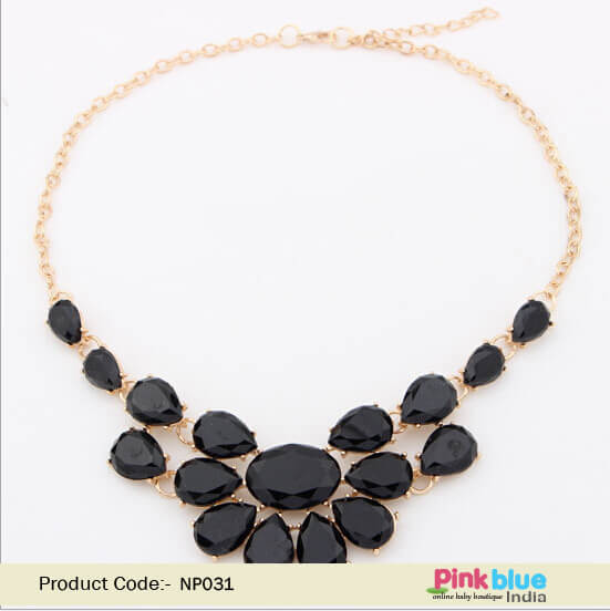Uptown Vintage Necklace for Parties with Beautifully Arranged Black Stones