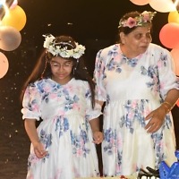 grandmother-and-granddaughter-matching-dresses